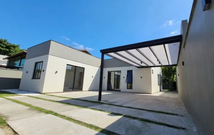 Casa reformada à venda no Carianos