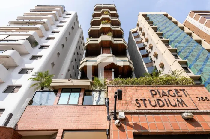 APARTAMENTO REFORMADO À VENDA COM 1 SUÍTE NO CAMBUÍ