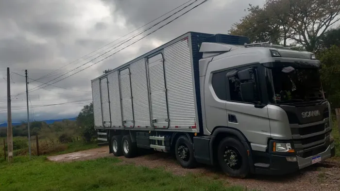 Scania p320 8x2 2024 isotérmico