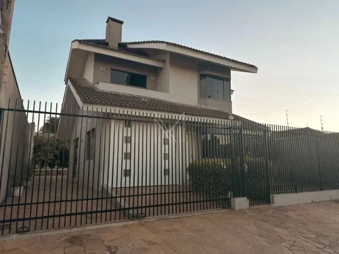 Sobrado com piscina em Guarapuava