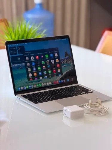 MacBook Air M1 256 GB/8GB apenas 170 ciclos