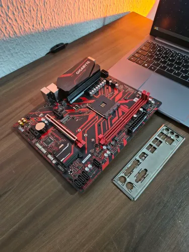 B450M Gaming Gigabyte AM4 | Com Caixa | Envio OLX Pay | Aceito Cartão | Entrego
