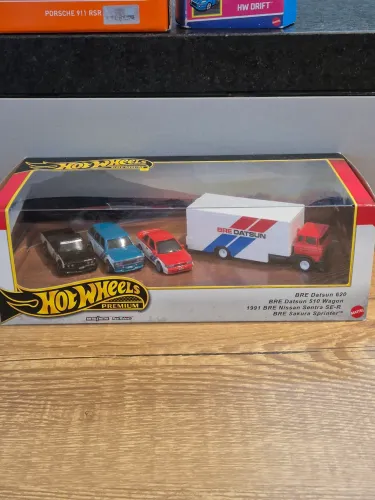 Hotwheels Premium Box c/4 Datsun BRE
