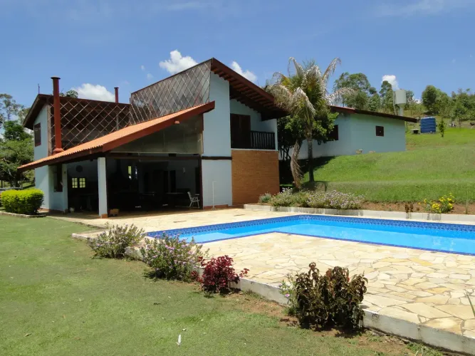 Fazenda/Sítio/Chácara para venda possui 241 metros quadrados com 4 quartos