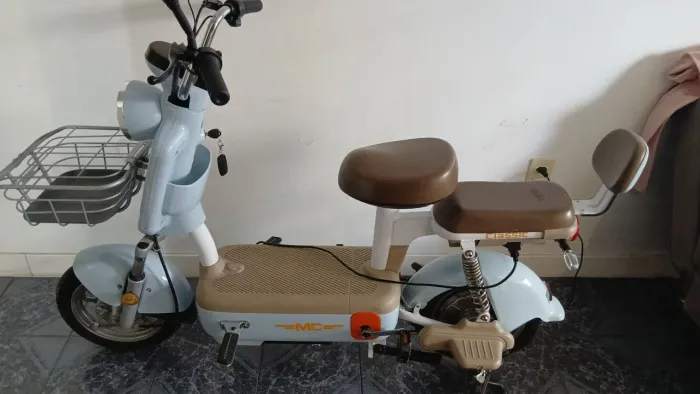 Bike elétrica estilo scooter