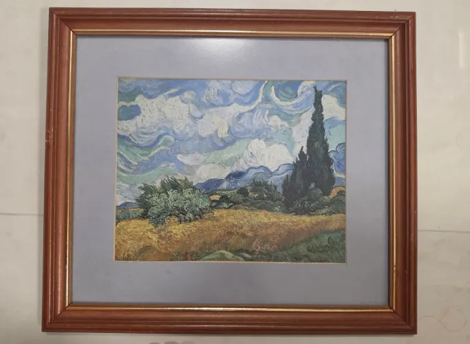 Quadro gravura com proteção em vidro na moldura de madeira