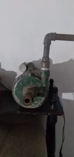 Bomba de água utilizada para transferir a água de um lugar pro outro