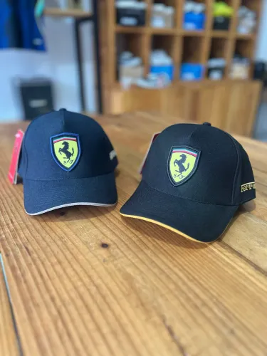 Boné Ferrari 