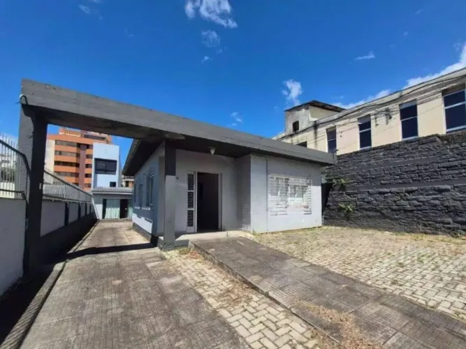 Casa Comercial 152m² no Centro de Gravataí - 2 Banheiros, 2 Vagas