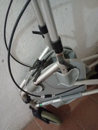Andador adulto com rodinhas
