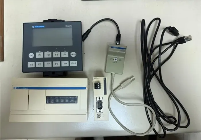 Kit Schneider Telemecanique Twido TWDLCAE40DRF + Magelis XBT RT500 + Cabos