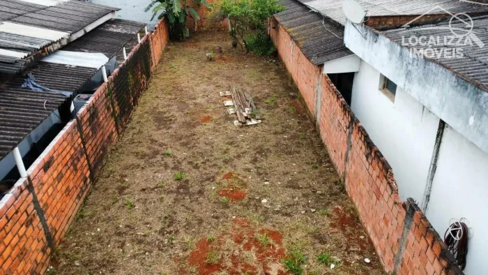 Terreno Plano de 180 m² em Localização Privilegiada, Ideal para Construir ou Investir