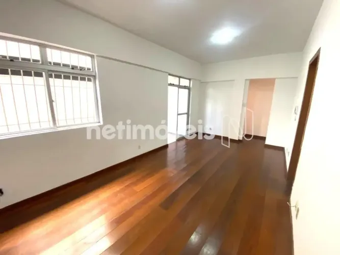 Apartamento à Venda com 3 Quartos, Suíte e 2 Vagas de Garagem em Excelente Localização