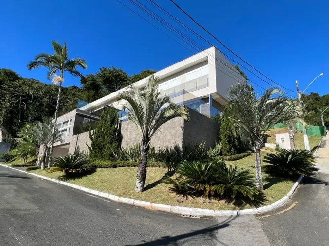 Casa em condomínio fechado com 4 suítes 600 m² Barra Balneário Camboriú