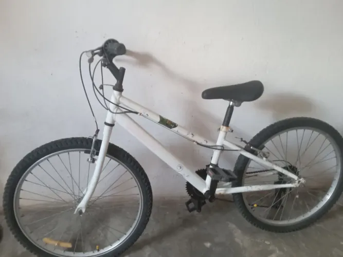 Bicicleta de adolescente, boa pra praticar esportes 