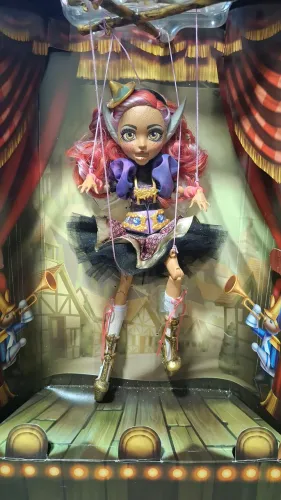 Boneca Cedar Wood - Ever After High (SDCC 2016)