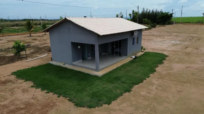 Vende-se essa chácara na beira do lago