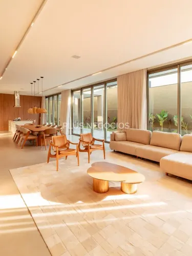 Casa de Alto Padrão Porteira Fechada com 1.000m² de Terreno e Piscina Privativa no Fazenda