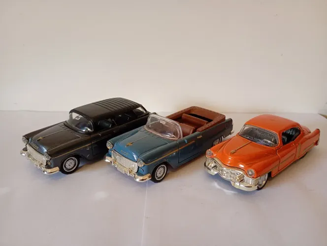 Lote 02 - Miniaturas De Carros Diversas