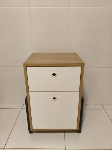 Mesa de cabeceira industrial