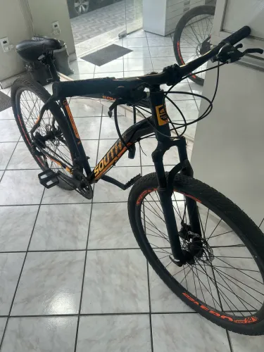 Bicicleta Aro 29 Preta Freio a Disco Diant/Trans com Kit Marcha Shimano
