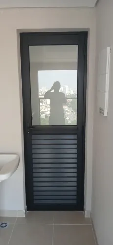 Porta de Aluminio com vidro