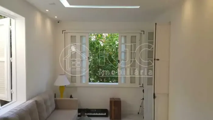 Apartamento para venda com 143 metros com 3 quartos em rua fechada na Tijuca