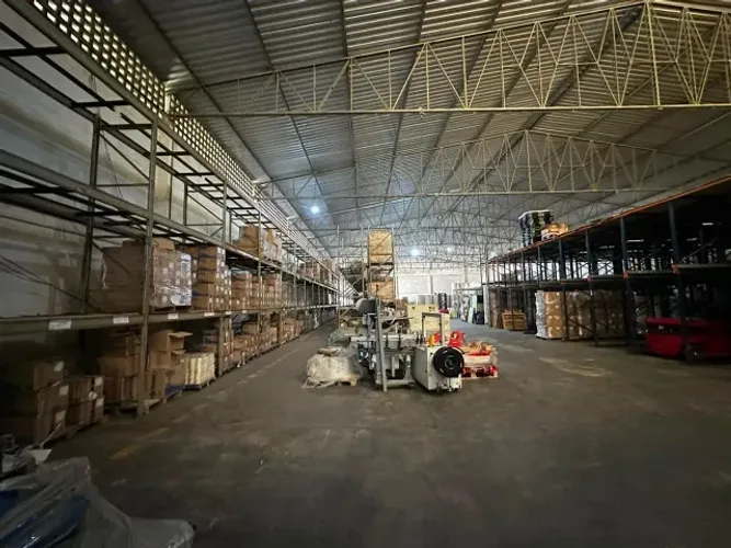 Galpão/Armazém 1.700m² c/ Doca e Escritório no Planalto