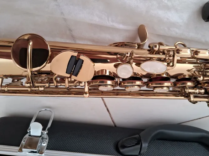 Vendo 1 Saxofone Soprano Reto
