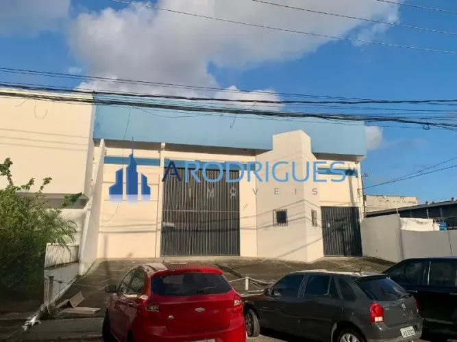 Galpão Comercial Para Locação na Cidade de Salvador-BA: 1 Sala, 2 Banheiros, 3 Vagas de Ga