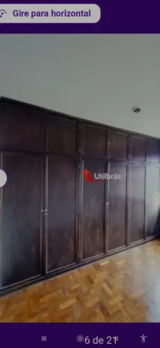 Guarda roupas de embutir em madeira maciça