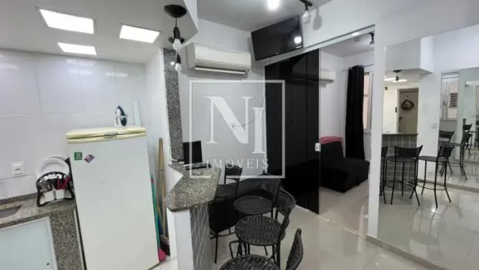 Apartamento Reformado no Posto 2 34 m² de Copacabana Pronto para Morar ou Investir