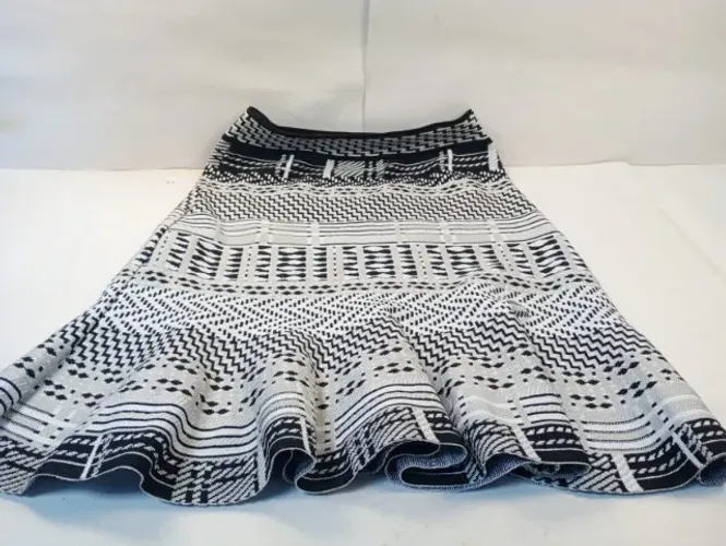 Saia de Tricot Le Lis Blanc Tam G - Estampa Geométrica P&B
