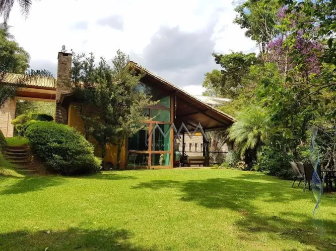 Casa à Venda no Condomínio Vila Alpina | 701 m² - 4 quartos.