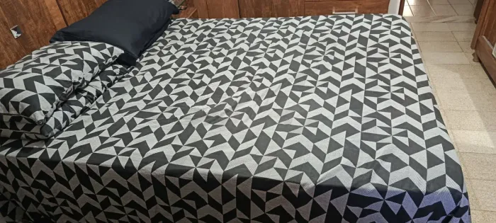 Cama de casal usada colchão D45, com base