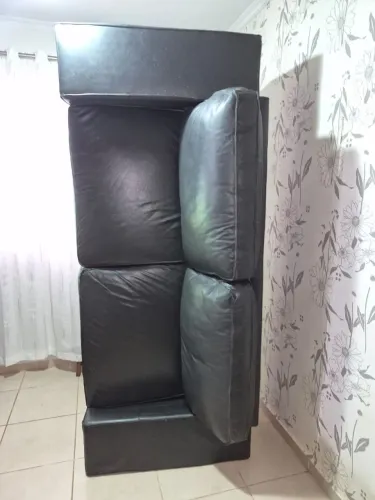 Vendo sofá de couro novíssimo
