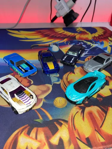? Kit com 6 Carrinhos Hot Wheels