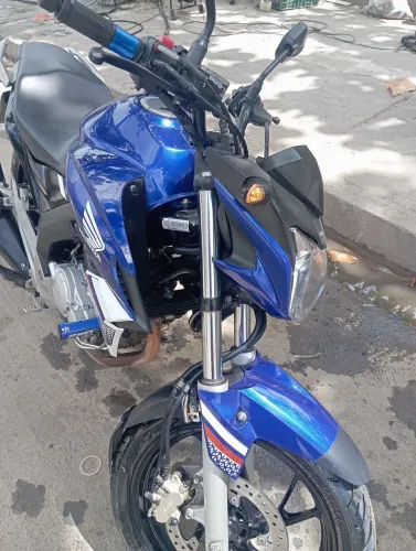 Moto de procedência novíssima...