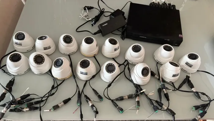 Câmeras e aparelho Intelbras completo