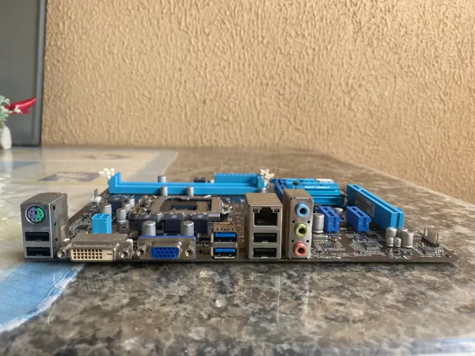 Placa mãe Asus P8B75-M Plus