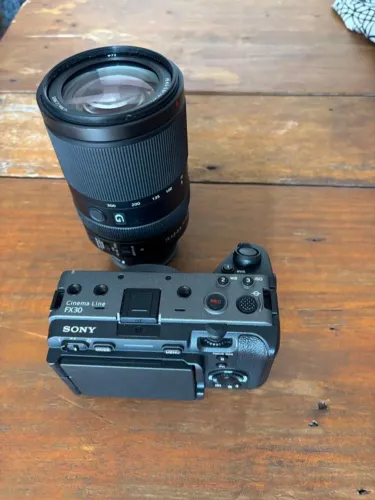 Camera Sony FX30 (Cinema Line) + lente Sony FE 70-300 G