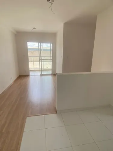 Apartamento térreo à venda no Condomínio Mirante da Colina, em Sorocaba-SP.