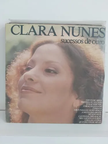 Vendo kit com 4 vinis da Clara Nunes
