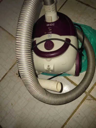 Vendo um aspirador de po 