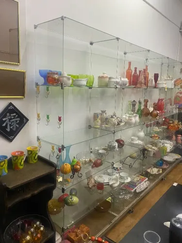 Vitrine de vidro com rodinhas para lojistas 