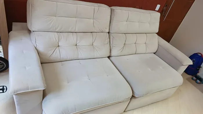 Vende-se sofa de 2 lugar retrátil em bom estado muito bom só dois anos uso