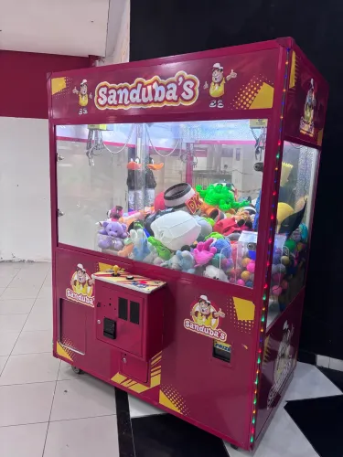 Máquina de pegar urso pelúcia