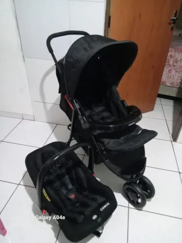 Carrinho de bebê Cosco e bb conforto semi Novos unissex