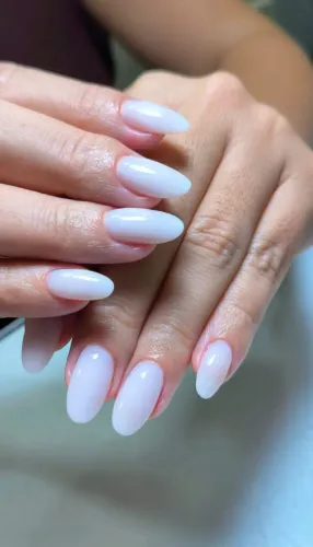 Salão abre vaga pra manicure ! 1 vagas!!