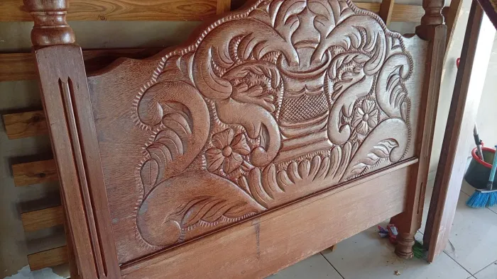 Vendo cama de casal madeira rústica
